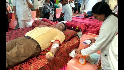 MC commissioner Amit Kumar donating blood at a camp organised at the MC office in Sector 17, Chandigarh. (HT Photo)