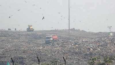 Mumbai, India - March 27, 2018: Fire at Deonar Dumping ground, India, on Tuesday, March 27, 2018. (Photo by Praful Gangurde/ Hindustan Times) (HT PHOTO) Mumbai, India - March 27, 2018: Fire at Deonar Dumping ground, India, on Tuesday, March 27, 2018. (Photo by Praful Gangurde/ Hindustan Times) (HT PHOTO)