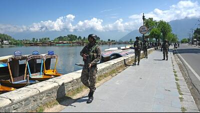 Paramilitary forces patrol the banks of Dal Lake in Srinagar. (Waseem Andrabi/HT) Paramilitary forces patrol the banks of Dal Lake in Srinagar. (Waseem Andrabi/HT)