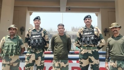 BSF jawan Purnam Kumar Shaw was detained by Pakistan Rangers on April 23. (HT Photo) BSF jawan Purnam Kumar Shaw was detained by Pakistan Rangers on April 23. (HT Photo)