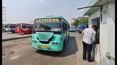 The day and night terminal fee has been revised by from ₹80 to ₹110 per trip for ordinary buses. (Gurpreet Singh/HT) The day and night terminal fee has been revised by from ₹80 to ₹110 per trip for ordinary buses. (Gurpreet Singh/HT)