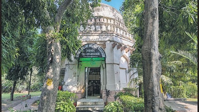 The monument in question—Gumti of Shaikh Ali at Defence Colony. (RAJ K RAJ /HT PHOTO) The monument in question—Gumti of Shaikh Ali at Defence Colony. (RAJ K RAJ /HT PHOTO)