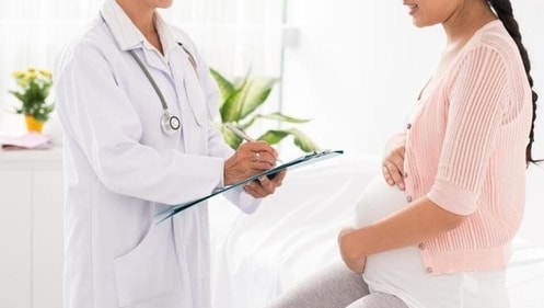 In order to avoid unnecessary complications during pregnancy, it is advisable to undergo a routine checkup such as regular prenatal tests. (Shutterstock)