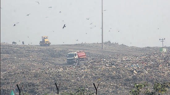 Mumbai, India - March 27, 2018: Fire at Deonar Dumping ground, India, on Tuesday, March 27, 2018. (Photo by Praful Gangurde/ Hindustan Times) (HT PHOTO)