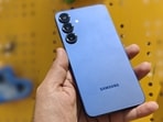 Galaxy S25 feels light and comfortable in the hand.