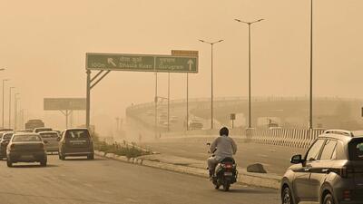 Dust in Dwarka on Thursday morning in New Delhi. (Vipin Kumar/HT Photo) Dust in Dwarka on Thursday morning in New Delhi. (Vipin Kumar/HT Photo)