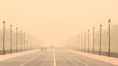 Dust on Kartavya Path in New Delhi on Thursday morning. (Vipin Kumar/HT Photo) Dust on Kartavya Path in New Delhi on Thursday morning. (Vipin Kumar/HT Photo)