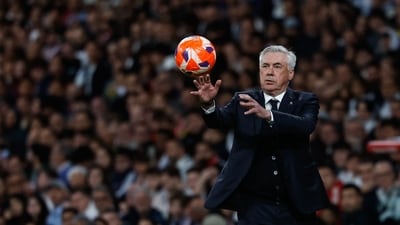 Real Madrid's Italian coach Carlo Ancelotti catches the ball during the Spanish league football match between Real Madrid CF and RCD Mallorca at the Santiago Bernabeu Stadium in Madrid, on May 14, 2025. (Photo by Pierre-Philippe MARCOU / AFP) (AFP) Real Madrid's Italian coach Carlo Ancelotti catches the ball during the Spanish league football match between Real Madrid CF and RCD Mallorca at the Santiago Bernabeu Stadium in Madrid, on May 14, 2025. (Photo by Pierre-Philippe MARCOU / AFP) (AFP)