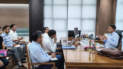Municipal Corporation of Gurugram (MCG) commissioner Pradeep Dahiya at a meeting with MCG staff in Gurugram onThursday. (HT PHOTO) Municipal Corporation of Gurugram (MCG) commissioner Pradeep Dahiya at a meeting with MCG staff in Gurugram onThursday. (HT PHOTO)