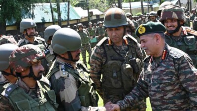 Army chief General Upendra Dwivedi visited the forward areas of the Dagger Division under the Chinar Corps in Srinagar on Thursday (X/@adgpi) Army chief General Upendra Dwivedi visited the forward areas of the Dagger Division under the Chinar Corps in Srinagar on Thursday (X/@adgpi)