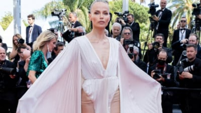 Natasa Polly stunned at Cannes 2022 in a completely sheer Valentino gown with delicate floral embroidery, blending old-Hollywood glamour with modern sensuality. Natasa Polly stunned at Cannes 2022 in a completely sheer Valentino gown with delicate floral embroidery, blending old-Hollywood glamour with modern sensuality. 