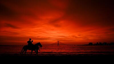 Sunset at Dadar Beach on Thursday. (Raju Shinde/HT Photo)