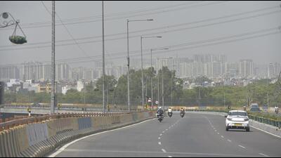 The Hindon elevated road is 10.3km long. (Sakib Ali/HT Photo) The Hindon elevated road is 10.3km long. (Sakib Ali/HT Photo)