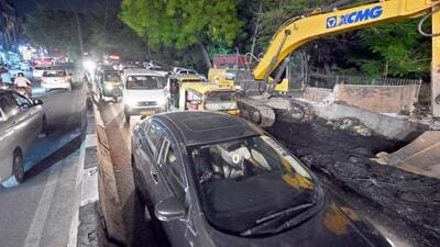 The debris was left piled on the road near the connecting bridge, leading to severe bottlenecks (HT Photo/Sanjeev Verma) The debris was left piled on the road near the connecting bridge, leading to severe bottlenecks (HT Photo/Sanjeev Verma)
