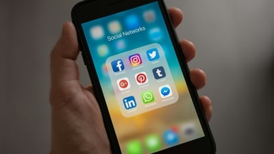 Teens who spend more than two hours a day on screens during weekdays are at a higher risk of developing anxiety and behavioral issues. (Pexels) Teens who spend more than two hours a day on screens during weekdays are at a higher risk of developing anxiety and behavioral issues. (Pexels)