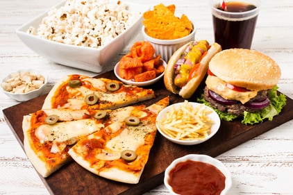 Snacking on junk food can increase the gut-related diseases. (Freepik) Snacking on junk food can increase the gut-related diseases. (Freepik)