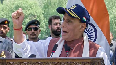 Defence Minister Rajnath Singh addresses the gathering during his visit to Badami Bagh Cantonment, in Srinagar on Thursday. (ANI) Defence Minister Rajnath Singh addresses the gathering during his visit to Badami Bagh Cantonment, in Srinagar on Thursday. (ANI)