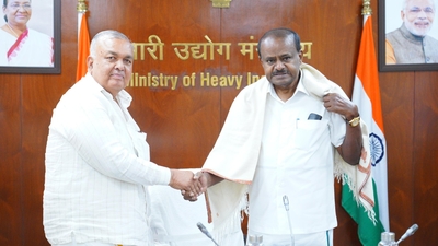 Karnataka Transport Minister Shri Ramalinga Reddy met HD Kumaraswamy to request electric buses under PM e-DRIVE. (X/@hd_kumaraswamy)
