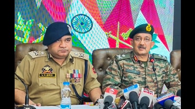 Kashmir IGP VK Birdi and Victor Force General Officer Commanding Major General Dhananjay Joshi address a press conference at Awantipora in Pulwama on Friday. (PTI)