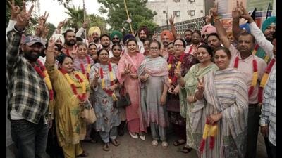 Kharar AAP MLA Anmol Gagan Maan and councillors celebrating the expulsion of MC president Jaspreet Kaur Longia on Friday. (HT Photo) Kharar AAP MLA Anmol Gagan Maan and councillors celebrating the expulsion of MC president Jaspreet Kaur Longia on Friday. (HT Photo)