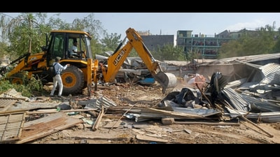 The MCG’s enforcement team has warned vendors and other encroachers to refrain from reoccupying the cleared spaces, or they will face legal consequences, including heavy penalties and permanent confiscation of goods. (HT FILE PHOTO) The MCG’s enforcement team has warned vendors and other encroachers to refrain from reoccupying the cleared spaces, or they will face legal consequences, including heavy penalties and permanent confiscation of goods. (HT FILE PHOTO)