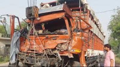 The victims were returning to their village in Shahjahanpur after working at a brick kiln in Punjab. (HT) The victims were returning to their village in Shahjahanpur after working at a brick kiln in Punjab. (HT)