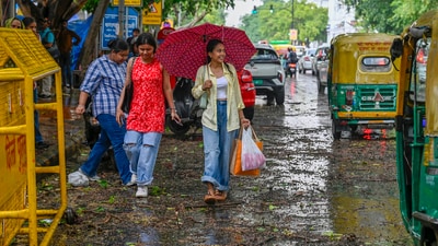 The India Meteorological Department (IMD) had earlier forecast thunderstorms with rain for Delhi on Saturday, with the maximum temperature expected to reach around 42 degrees Celsius. (RAJ K RAJ /HT PHOTO)