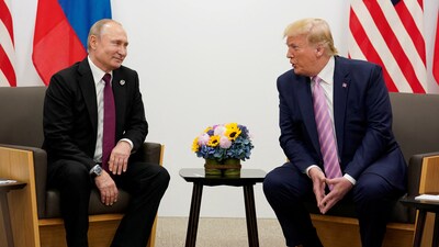 Russia's President Vladimir Putin and U.S. President Donald Trump talk during a bilateral meeting at the G20 leaders summit in Osaka, Japan, June 28, 2019. (Reuters)