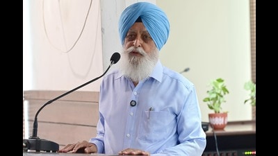 Jagtar Singh journalist and writer during his book "Sikh Struggle Documents" in Chandigarh on Saturday. (Ravi Kumar/Hindustan Times) Jagtar Singh journalist and writer during his book "Sikh Struggle Documents" in Chandigarh on Saturday. (Ravi Kumar/Hindustan Times)