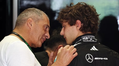 Mercedes' Andrea Kimi Antonelli with his father Marco Antonelli ahead of qualifying REUTERS/Jakub Porzycki (REUTERS)
