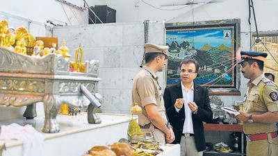 Mumbai, India - April 22, 2025: Minority commission Chetan Dhodiya visited the Jain temple at Vile parle in Mumbai, India, on Tuesday, April 22, 2025. (Photo by Satish Bate/ Hindustan Times) (Hindustan Times) Mumbai, India - April 22, 2025: Minority commission Chetan Dhodiya visited the Jain temple at Vile parle in Mumbai, India, on Tuesday, April 22, 2025. (Photo by Satish Bate/ Hindustan Times) (Hindustan Times)