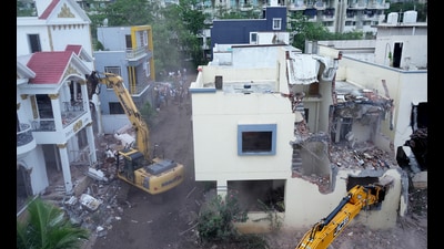 The demolition drive, which began around 6 am under heavy police protection, lasted for around 5 pm when all the riverside structures were brought down using a large number of earthmovers. (HT PHOTO) The demolition drive, which began around 6 am under heavy police protection, lasted for around 5 pm when all the riverside structures were brought down using a large number of earthmovers. (HT PHOTO)