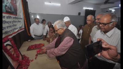 Tribute being paid to veteran journalist K Vikram Rao at a prayer meet held at UP Press Club in Lucknow on May 17. (Sourced) Tribute being paid to veteran journalist K Vikram Rao at a prayer meet held at UP Press Club in Lucknow on May 17. (Sourced)