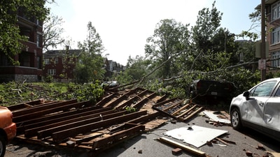 A roof from a home blocks a residential street after a powerful tornado ripped through the city, in St. Louis, Missouri, U.S., May 16, 2025. REUTERS/Lawrence Bryant (REUTERS)