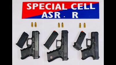 Weapons recovered from the accused. (HT Photo)