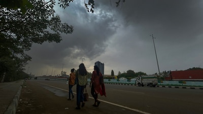 The IMD has predicted a spell of rain accompanied by thunderstorms on Saturday in Delhi. (HT Photo) The IMD has predicted a spell of rain accompanied by thunderstorms on Saturday in Delhi. (HT Photo)