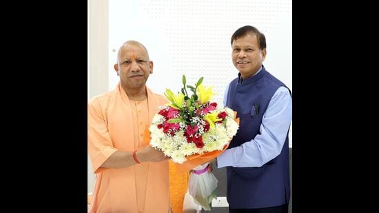 New IIM Lucknow director Prof MP Gupta called on U.P. chief minister Yogi Adityanath on May 17. (Sourced)
