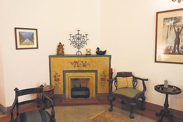 The house was conceived as a joint family dwelling, with four independent flats wrapped around a central Deco staircase that functions as the home’s spine. (Vipin Kumar/HT) The house was conceived as a joint family dwelling, with four independent flats wrapped around a central Deco staircase that functions as the home’s spine. (Vipin Kumar/HT)