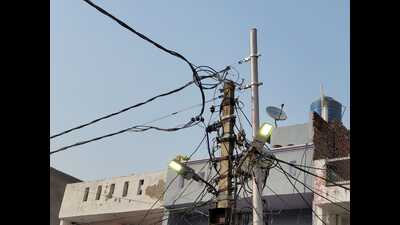 A streetlight left switched on, in Dalibagh on Sunday afternoon. (HT) A streetlight left switched on, in Dalibagh on Sunday afternoon. (HT)