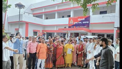 BJP workers protesting against the SP media cell’s comment on X against deputy CM Brajesh Pathak. (HT Photo) BJP workers protesting against the SP media cell’s comment on X against deputy CM Brajesh Pathak. (HT Photo)