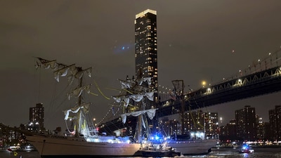 Two crew members were killed followingh the Mexican Navy's crash into the bridge. Meanwhile, New York Police Department Chief Wilson Aramboles stated in a press conference&nbsp;that the ship lost power at approximately 8:20 p.m. (AP)