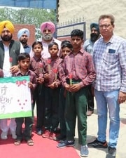 Hardeep Singh Mundian with students of a government primary school in Mangarh, Ludhiana, on Saturday. (HT Photo)