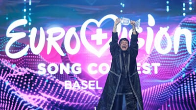 JJ filled with joy holds the trophy during the Grand Final, in Basel, Switzerland, May 18, 2025. REUTERS/Denis Balibouse TPX IMAGES OF THE DAY (REUTERS)