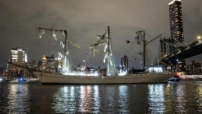 A Mexican ship lost power and collided into the Brooklyn Bridge on Saturday (Getty Images via AFP) A Mexican ship lost power and collided into the Brooklyn Bridge on Saturday (Getty Images via AFP)
