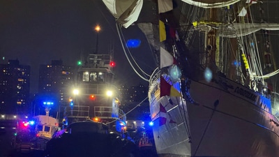 A Mexican Navy training ship is seen in front of the Manhattan Bridge, after it was damaged having run into into the Brooklyn Bridge in New York City, U.S., May 17, 2025. REUTERS/Santiago Lyon (REUTERS)