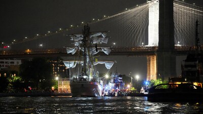 A Mexican Navy training ship is seen damaged after it ran into the Brooklyn Bridge in New York City, U.S., May 17, 2025.  REUTERS/Bjorn Kils/New York Media Boat (REUTERS)