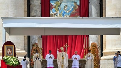 After leading the Regina Caeli prayer, Pope Leo XIV waves to the crowd in St. Peter’s Square. (Photo by Andreas SOLARO / AFP) (AFP) After leading the Regina Caeli prayer, Pope Leo XIV waves to the crowd in St. Peter’s Square. (Photo by Andreas SOLARO / AFP) (AFP)