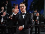 Benedict Cumberbatch confidently rocked a black arm sling on red carpet.