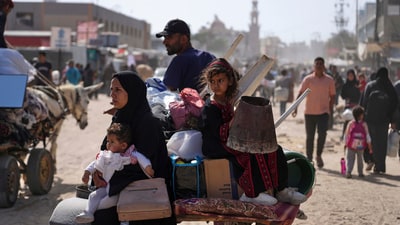 Displaced Palestinians flee from Khan Younis, Gaza, amid the ongoing Israeli military offensive in the area, on Monday, May 19, 2025. (AP) Displaced Palestinians flee from Khan Younis, Gaza, amid the ongoing Israeli military offensive in the area, on Monday, May 19, 2025. (AP)