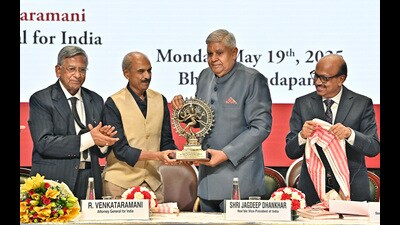 New Delhi, May 19 (ANI): Vice-President Jagdeep Dhankhar presents a statue of Nataraja to a family member of Prem Bihari Narain Rizada during the launch of the book titled 'The Constitution We Adopted (with Artworks)' edited by Vijay Hansaria, Senior Advocate, Supreme Court of India, at Bharat Mandapam in New Delhi on Monday. (ANI Photo/Shrikant Singh) (Shrikant Singh) New Delhi, May 19 (ANI): Vice-President Jagdeep Dhankhar presents a statue of Nataraja to a family member of Prem Bihari Narain Rizada during the launch of the book titled 'The Constitution We Adopted (with Artworks)' edited by Vijay Hansaria, Senior Advocate, Supreme Court of India, at Bharat Mandapam in New Delhi on Monday. (ANI Photo/Shrikant Singh) (Shrikant Singh)
